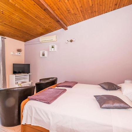 Apartments And Room Zinka Vodice Extérieur photo