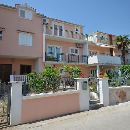 Apartments And Room Zinka Vodice Extérieur photo