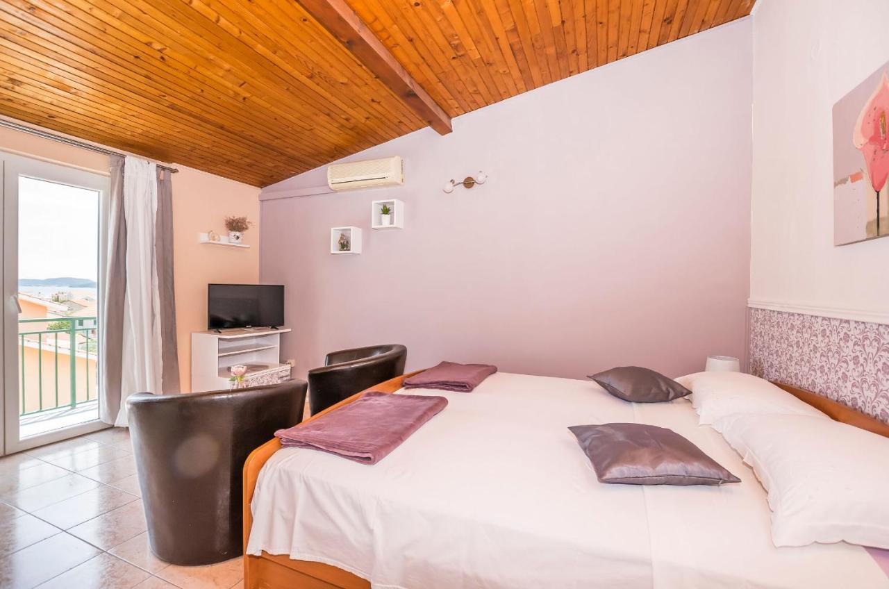 Apartments And Room Zinka Vodice Extérieur photo