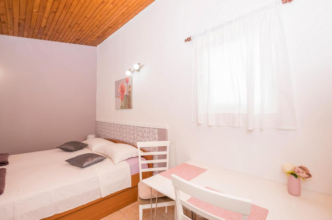 Apartments And Room Zinka Vodice Extérieur photo