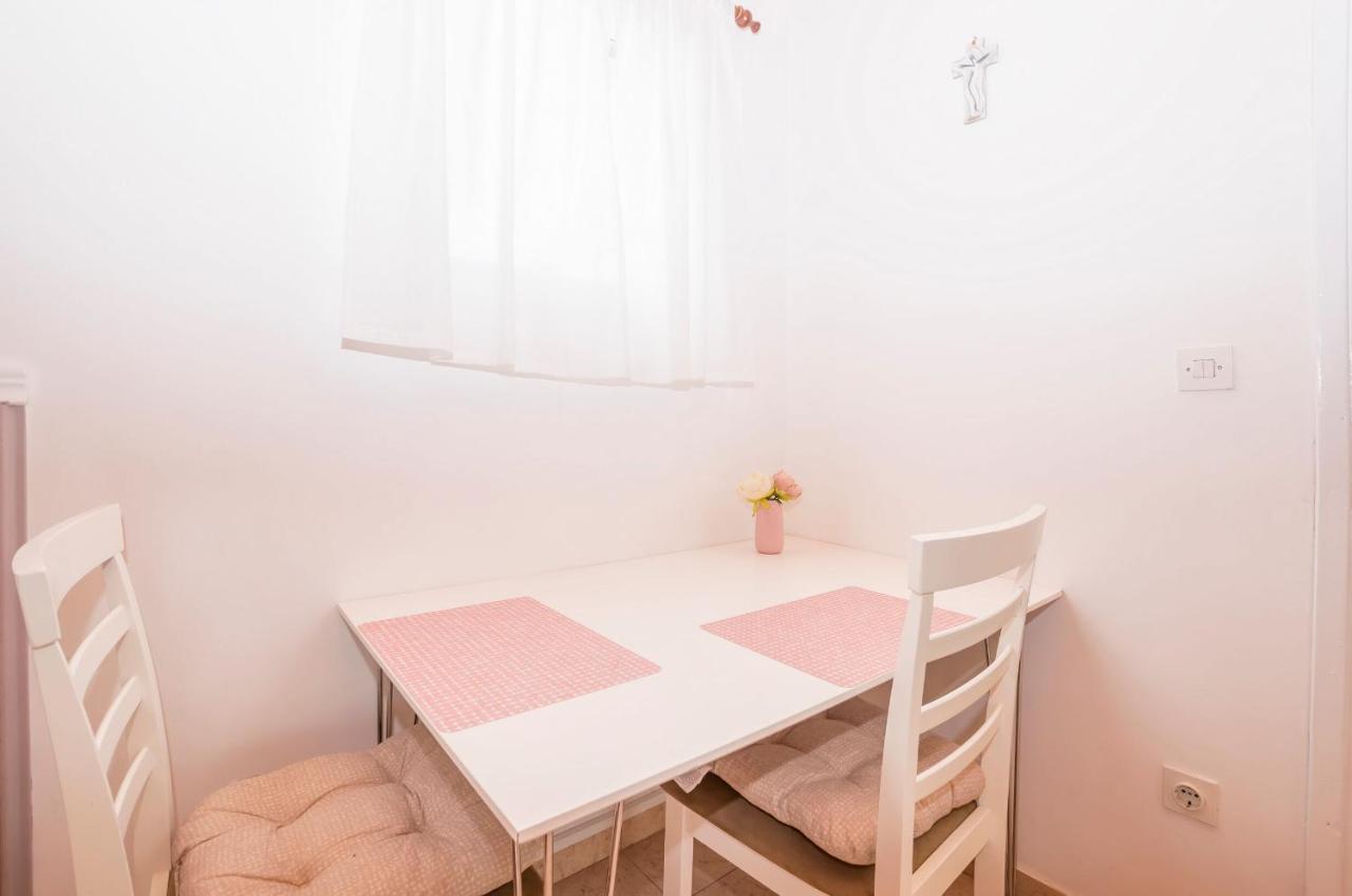Apartments And Room Zinka Vodice Extérieur photo