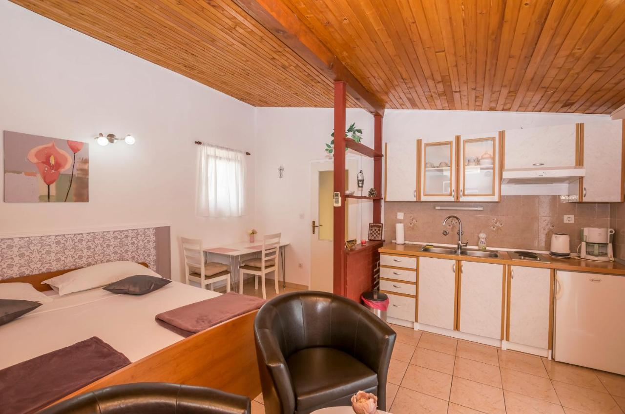Apartments And Room Zinka Vodice Extérieur photo