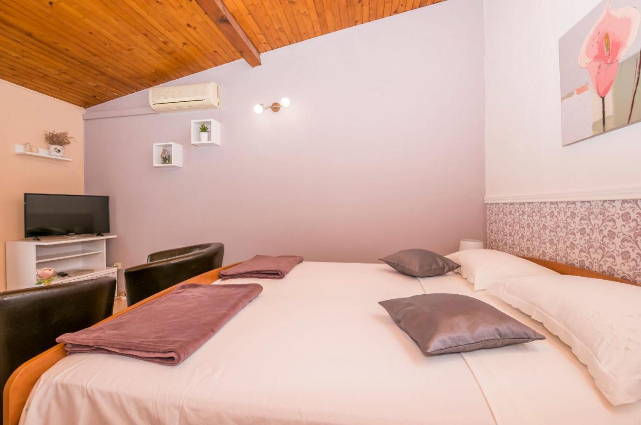 Apartments And Room Zinka Vodice Extérieur photo