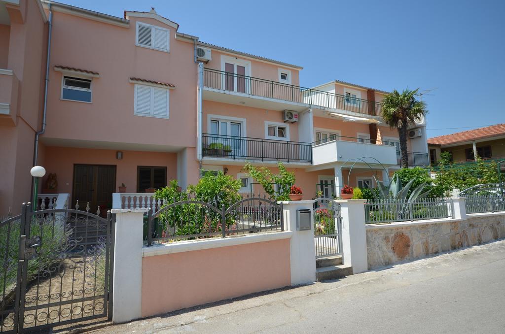 Apartments And Room Zinka Vodice Extérieur photo