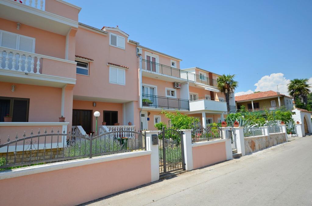 Apartments And Room Zinka Vodice Extérieur photo