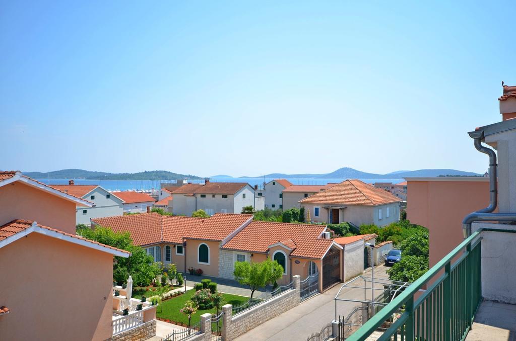 Apartments And Room Zinka Vodice Extérieur photo