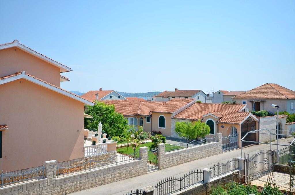 Apartments And Room Zinka Vodice Extérieur photo