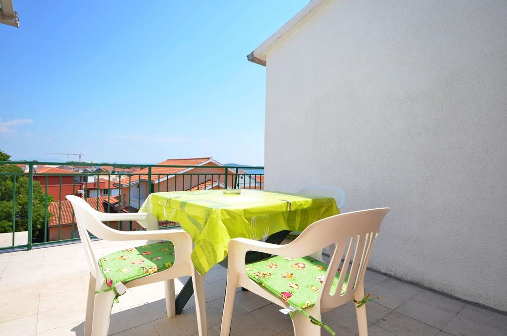 Apartments And Room Zinka Vodice Extérieur photo