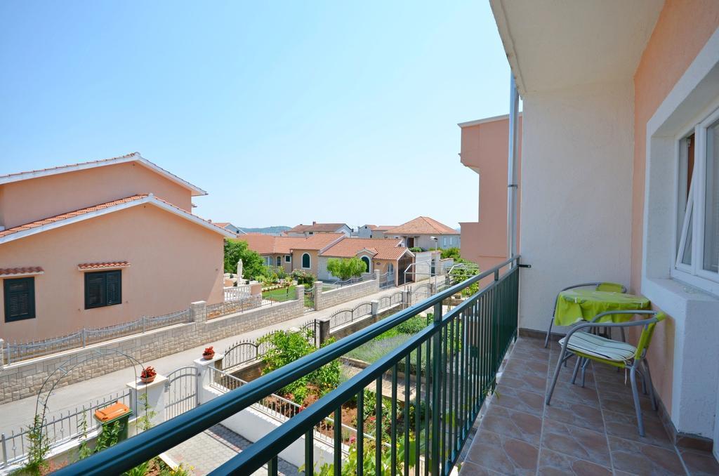 Apartments And Room Zinka Vodice Extérieur photo