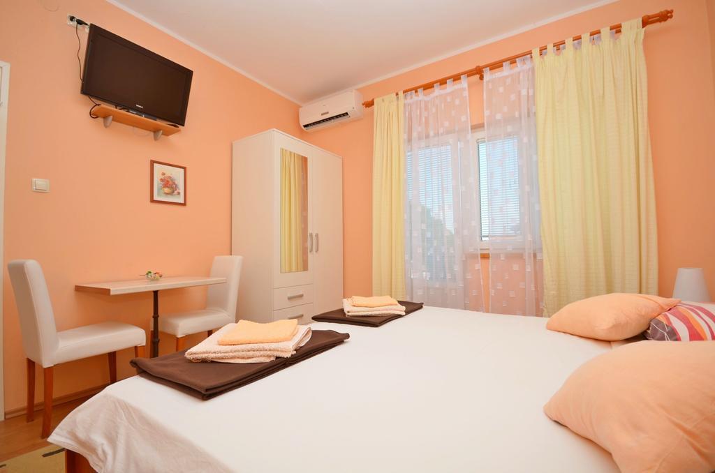 Apartments And Room Zinka Vodice Extérieur photo