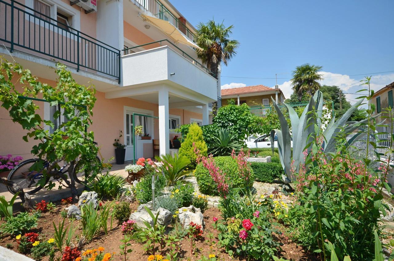 Apartments And Room Zinka Vodice Extérieur photo